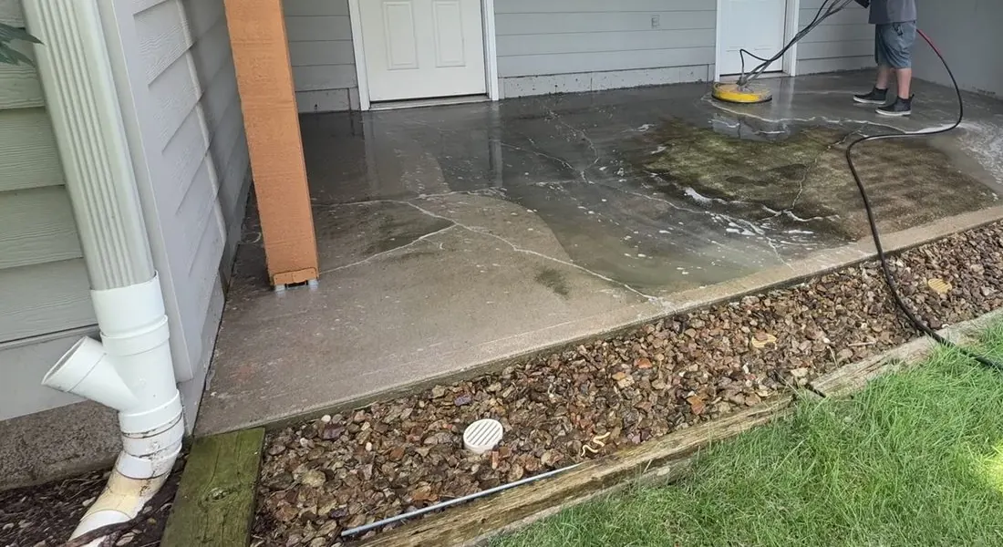 Rotary surface cleaner leaving a clean line across dirty concrete